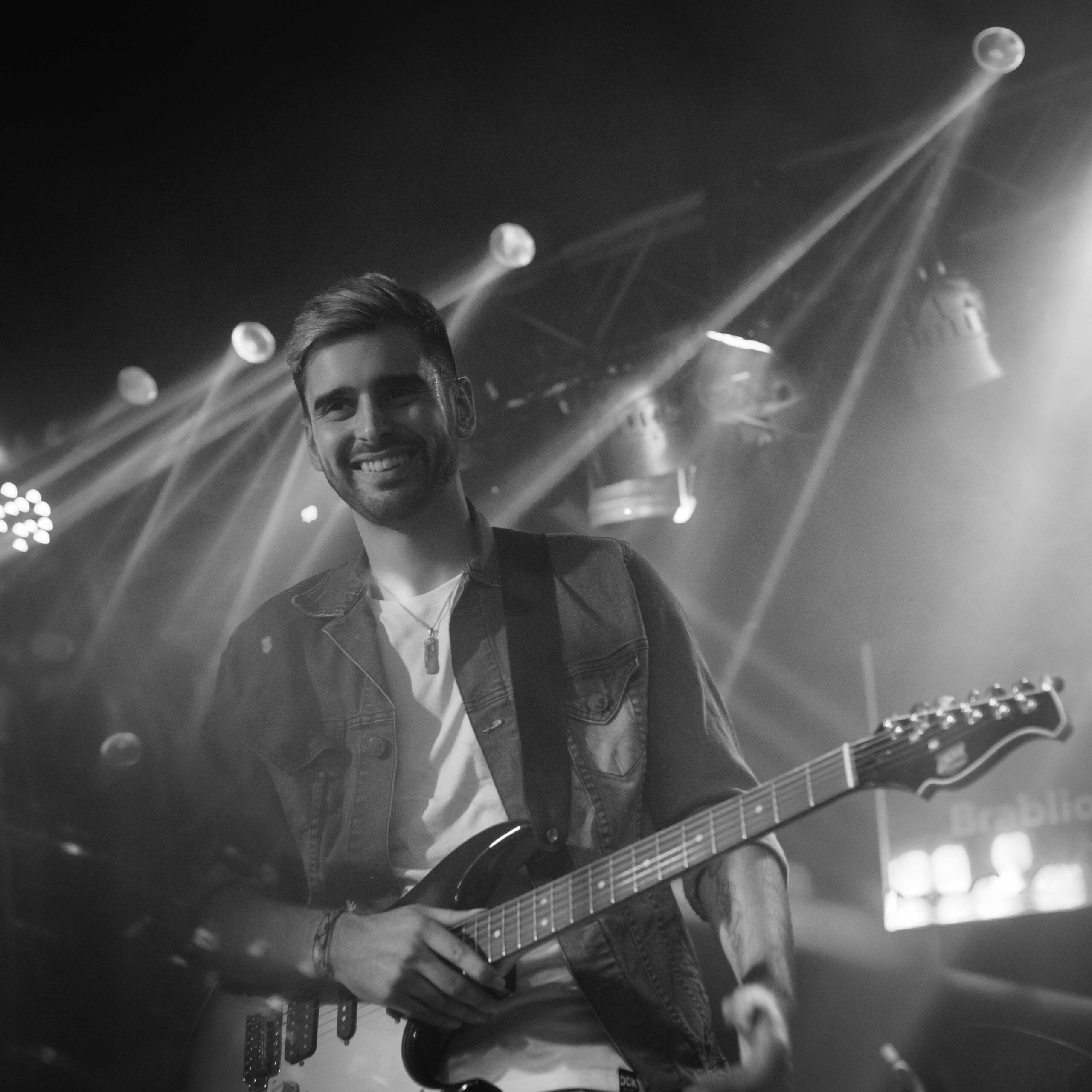 Nicolás Serrano semifinalista de Cantada en Panda Rojo Espacio Cultural